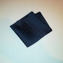   Sötétkék alapon királykék mintás selyem díszzsebkendő