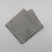 Ezüstszürke, anyagában csíkos selyem díszzsebkendő